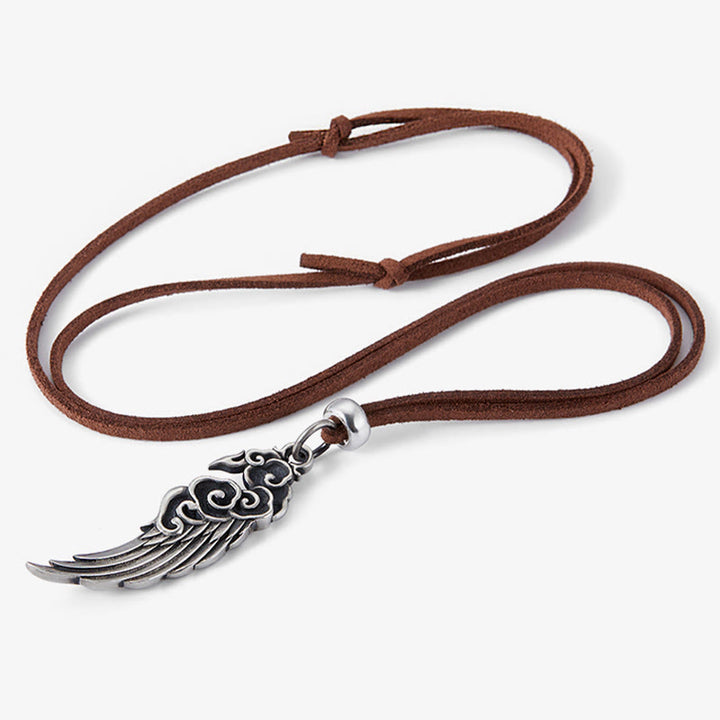 Collier pendentif en corde de coton et peau de cerf avec ailes de nuages de bon augure en argent sterling 925 et Buddha Stones