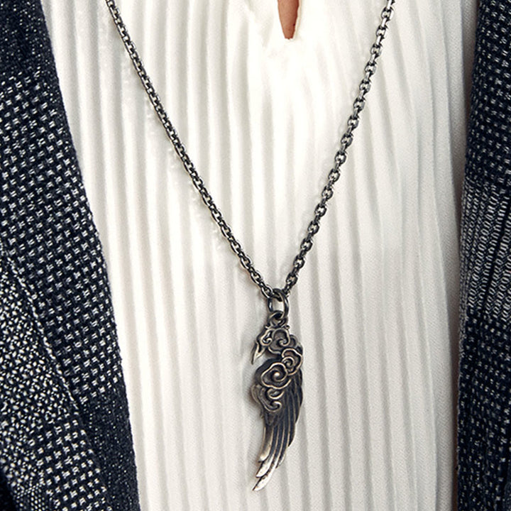 Collier pendentif en corde de coton et peau de cerf avec ailes de nuages de bon augure en argent sterling 925 et Buddha Stones