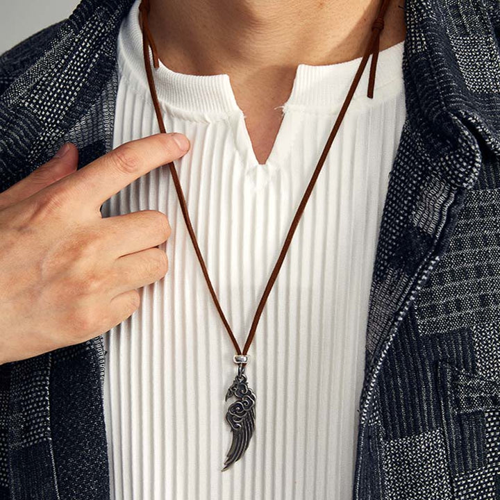 Collier pendentif en corde de coton et peau de cerf avec ailes de nuages de bon augure en argent sterling 925 et Buddha Stones