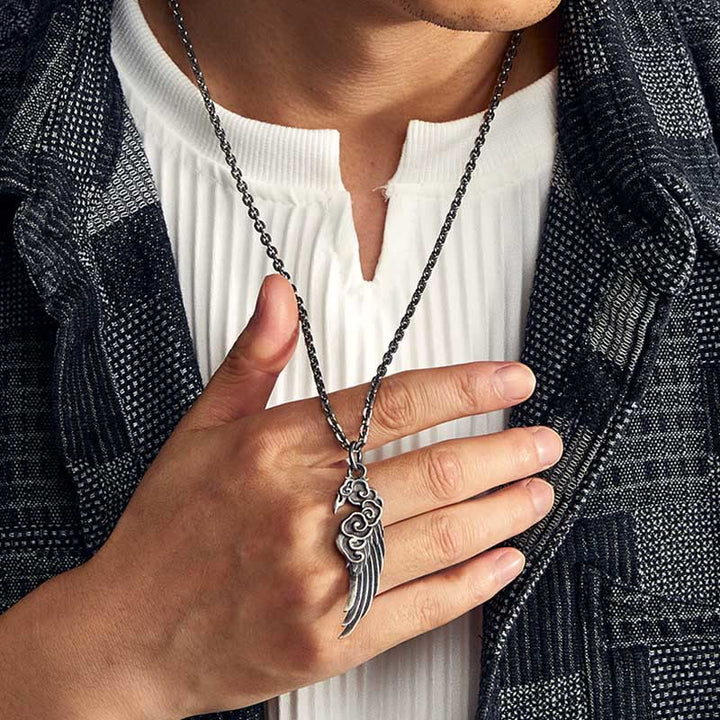 Collier pendentif en corde de coton et peau de cerf avec ailes de nuages de bon augure en argent sterling 925 et Buddha Stones