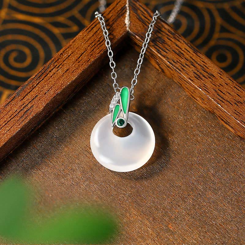 Buddha Stones en calcédoine naturelle et feuille de bambou avec boucle de paix et richesse