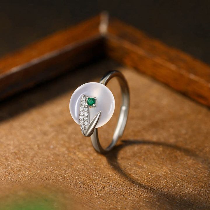 Bague réglable positive en calcédoine et feuille de bambou avec Buddha Stones