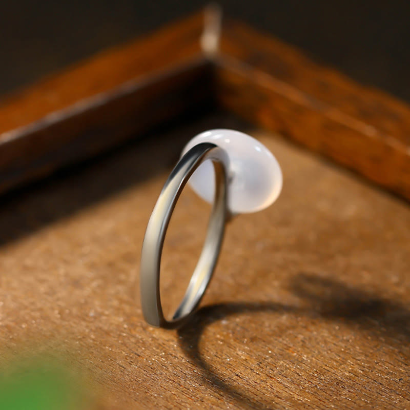 Bague réglable positive en calcédoine et feuille de bambou avec Buddha Stones