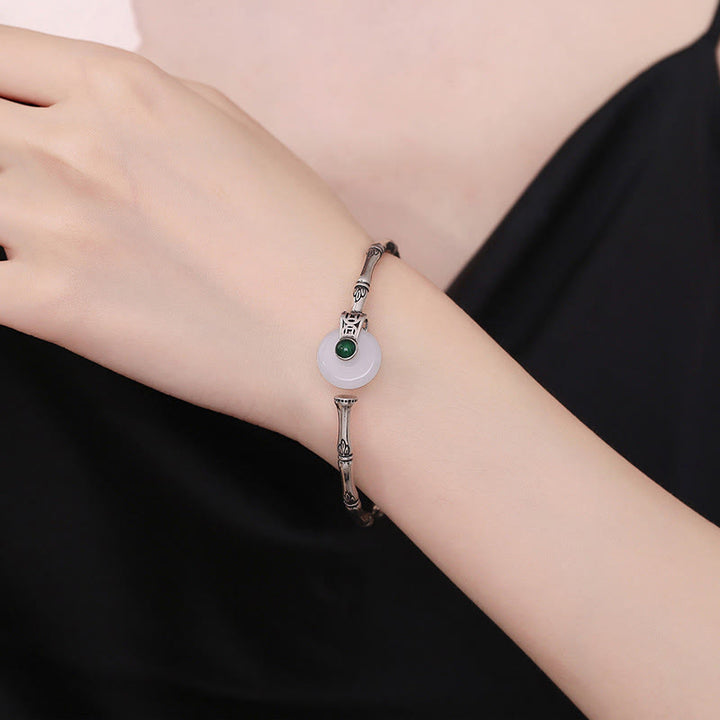 Bracelet manchette en cuivre avec boucle de paix en jade blanc et Buddha Stones , design en bambou