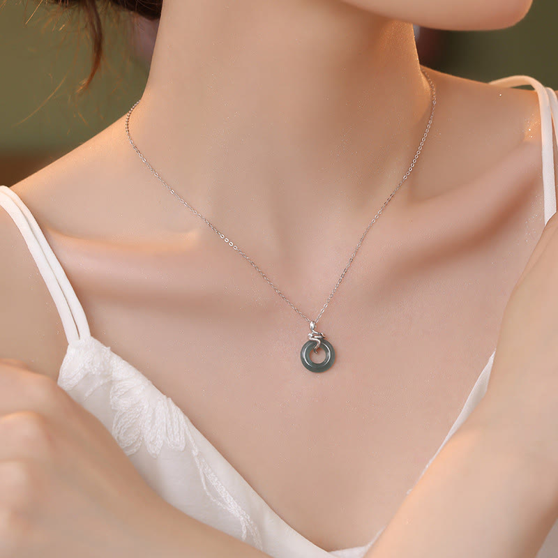Buddha Stones Collier pendentif en argent sterling 925 et jade doré 18 carats avec boucle de paix et serpent spirituel