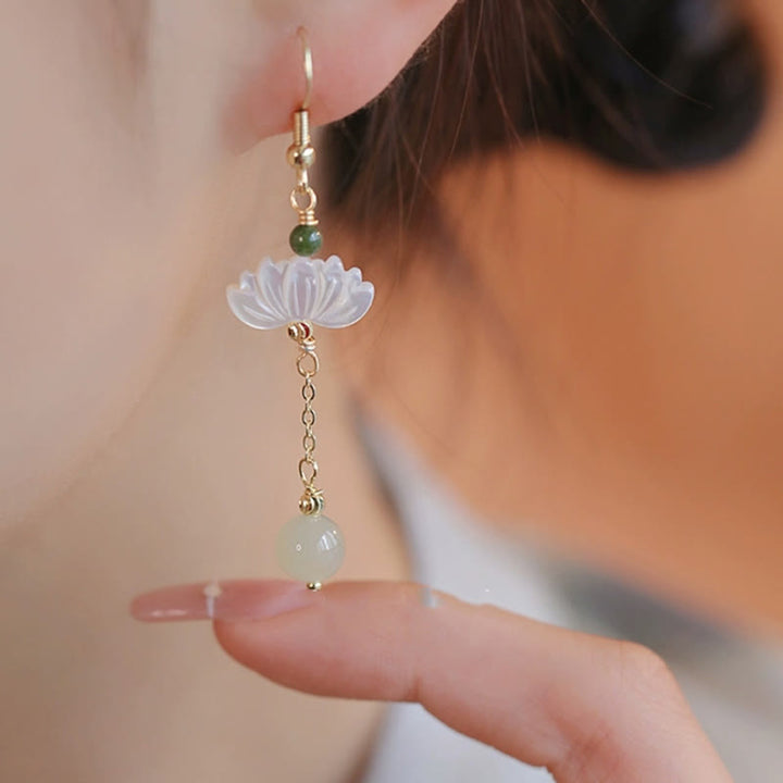 Boucles d'oreilles en jade Hetian avec Buddha Stones et lotus de prospérité
