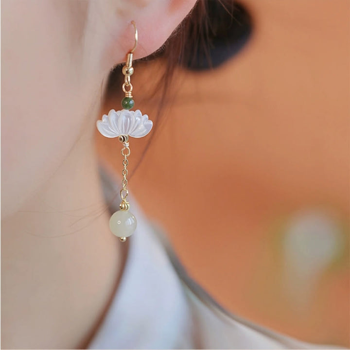 Boucles d'oreilles en jade Hetian avec Buddha Stones et lotus de prospérité