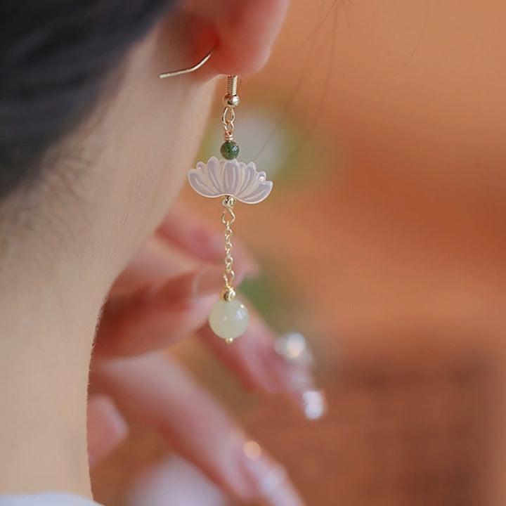 Boucles d'oreilles en jade Hetian avec Buddha Stones et lotus de prospérité