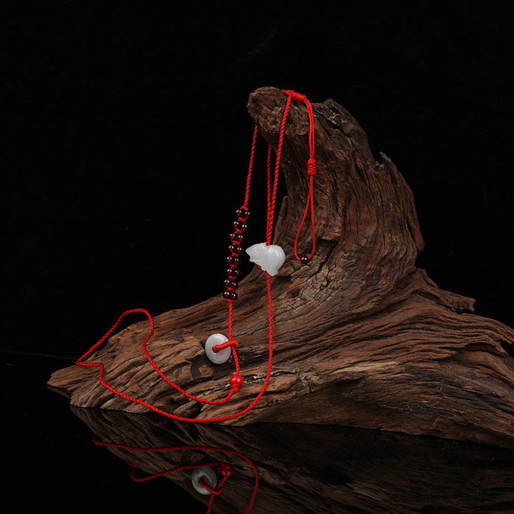 Buddha Stones Zodiaque chinois Grenat naturel Boucle de paix Bénédiction Chaîne de ventre en corde rouge