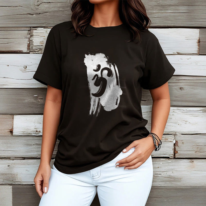 T-shirt en coton avec fond d'encre OM et Buddha Stones - image 1
