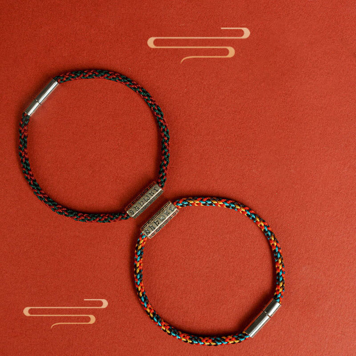 Bracelet porte-bonheur en argent sterling 925 avec six mots vrais et fil rouge et fil noir Buddha Stones