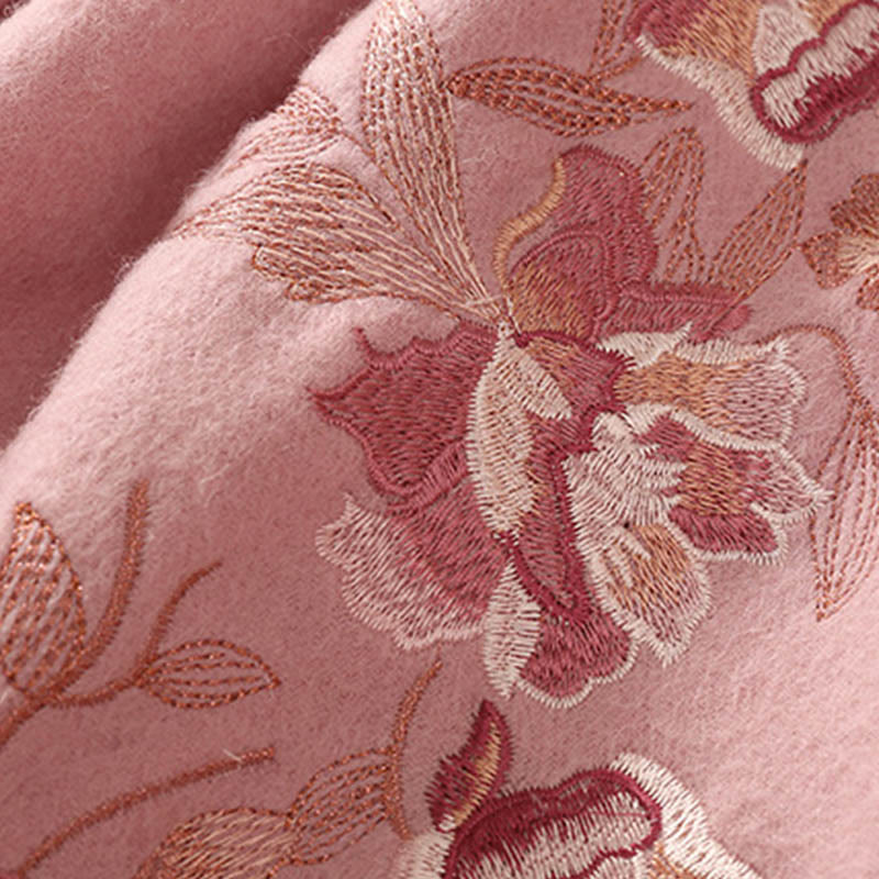 Châle en laine avec Buddha Stones, fleurs, feuilles, broderie, pompon, écharpe de voyage confortable pour l'hiver