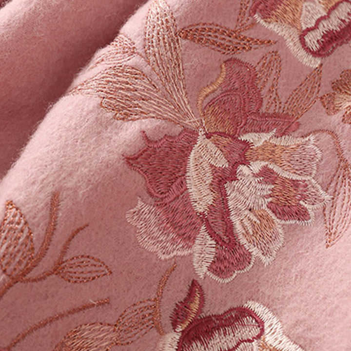 Châle en laine avec Buddha Stones, fleurs, feuilles, broderie, pompon, écharpe de voyage confortable pour l'hiver