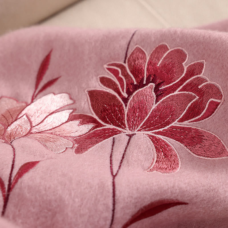 Châle en laine avec Buddha Stones et pompon brodé en lotus rose, écharpe de voyage confortable pour l'hiver