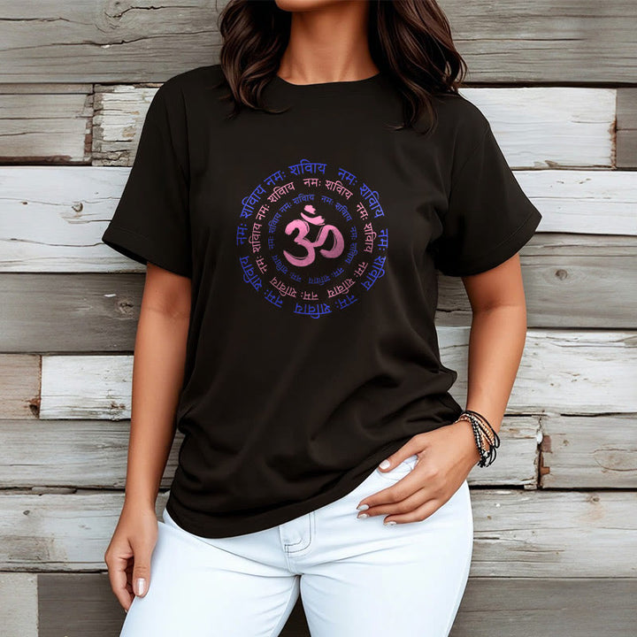 T-shirt en coton avec le personnage du mantra OM de Buddha Stones et le symbole du sanskrit - image 13