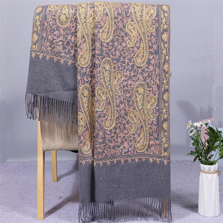 Châle en rayonne brodé de fleurs de noix de cajou dorées et de pompons, orné de Buddha Stones. Écharpe de voyage chaude et confortable pour l'hiver. - Gris foncé - 200 x 70 cm - image 7