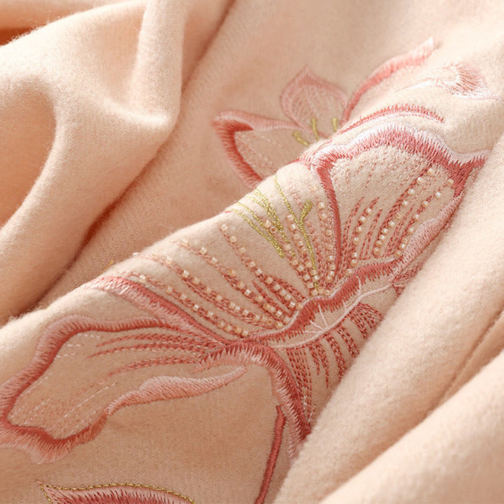 Châle en laine avec Buddha Stones et pompon brodé de lys, écharpe de voyage confortable pour l'hiver - image 4