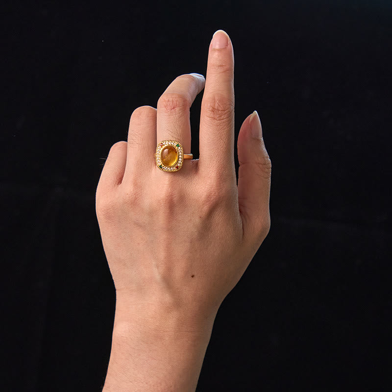 Bague de confiance en diamant avec support carré en forme de fleur d'ambre naturelle de Buddha Stones
