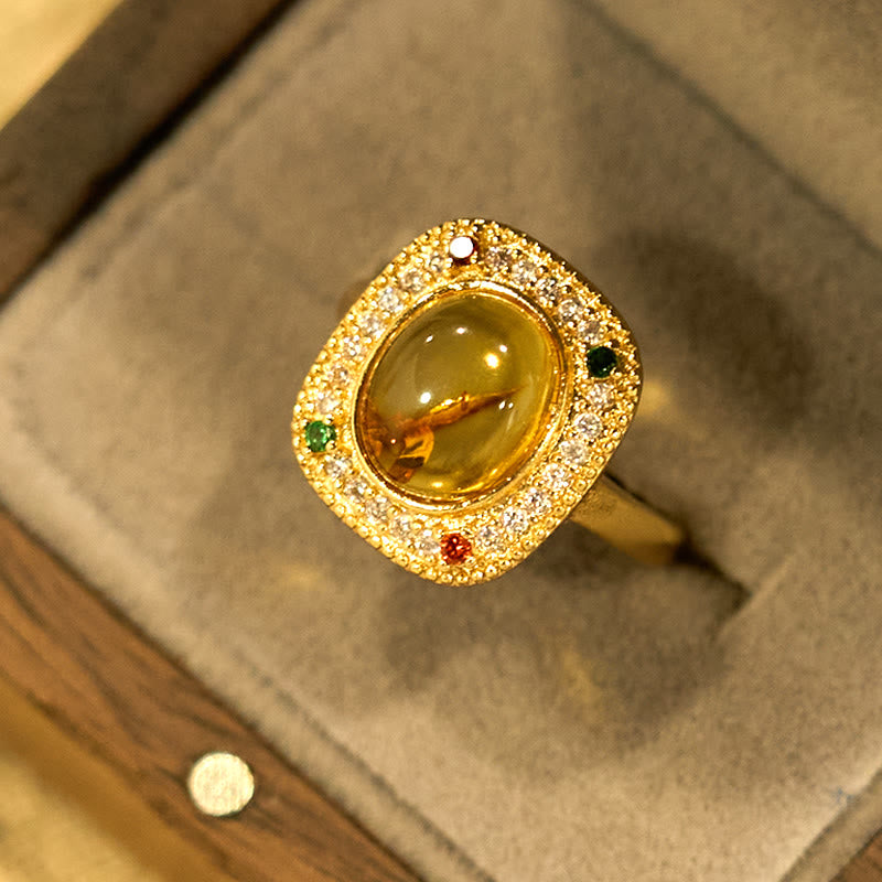 Bague de confiance en diamant avec support carré en forme de fleur d'ambre naturelle de Buddha Stones