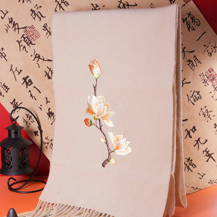 Châle en laine avec Buddha Stones Yulan Magnolia Broderie Pompon Écharpe de voyage confortable d'hiver - 180*37cm - image 0