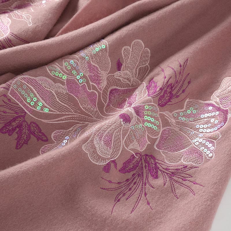 Châle en laine avec Buddha Stones et fleurs brodées à paillettes et pompons pour l'hiver - image 2