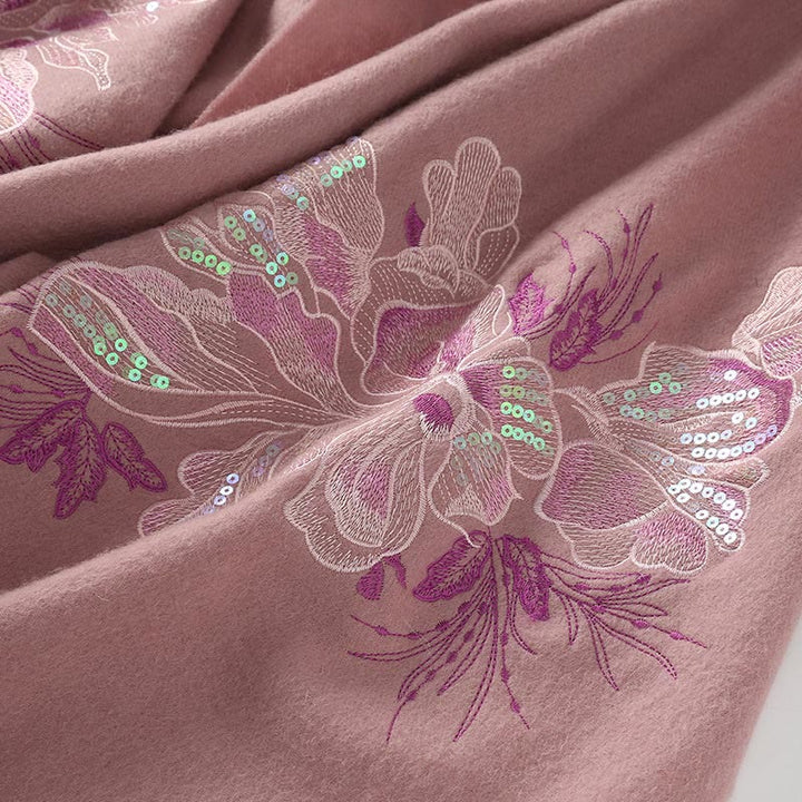 Châle en laine avec Buddha Stones et fleurs brodées à paillettes et pompons pour l'hiver - image 2