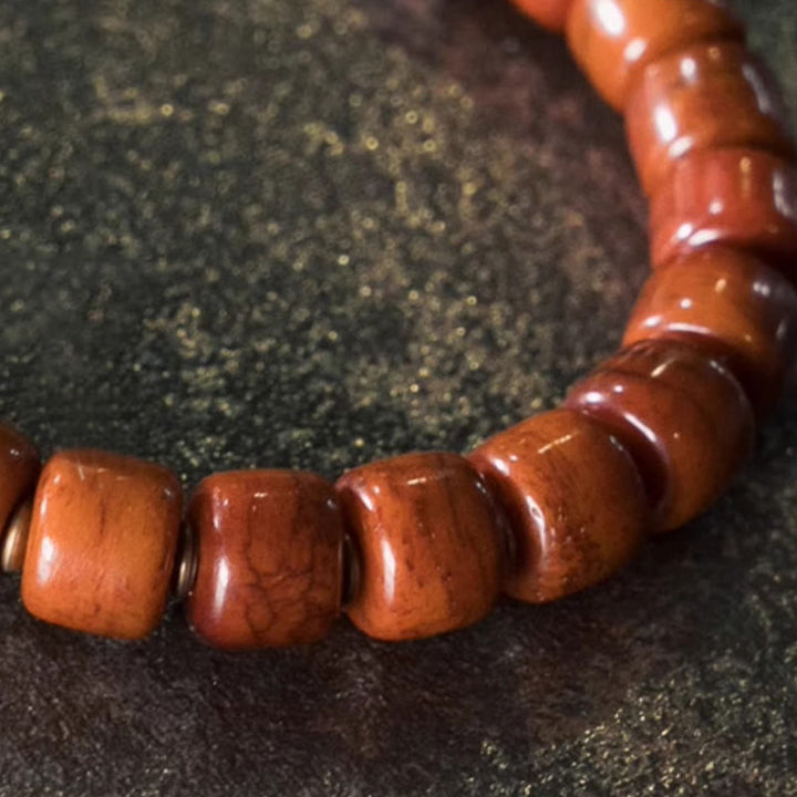 Bracelet de force avec pendentif cône en cuivre et perles en Buddha Stones