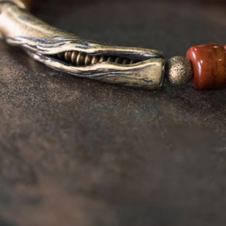 Bracelet de force avec pendentif cône en cuivre et perles en Buddha Stones