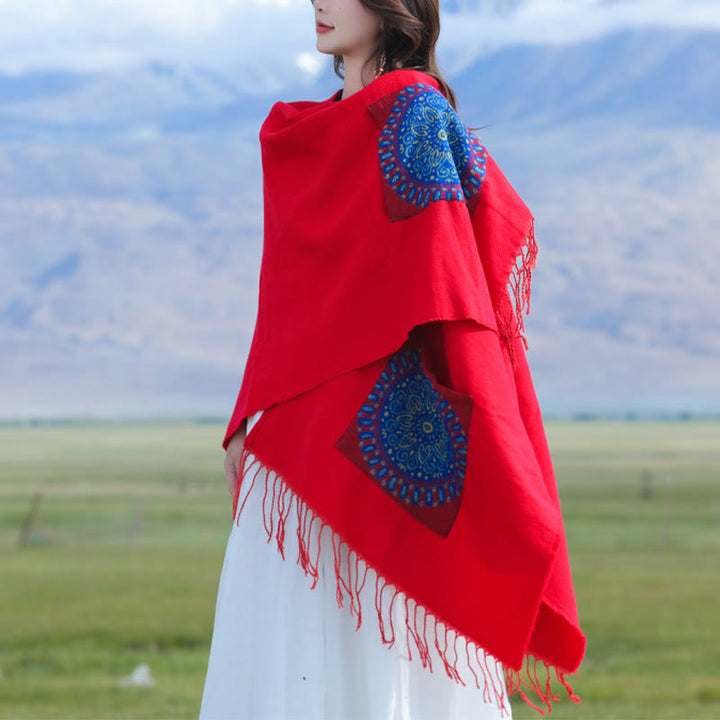 Écharpe enveloppante confortable avec poches et Buddha Stones, motif géométrique rond et mandala tibétain, pour l'automne et l'hiver - image 3