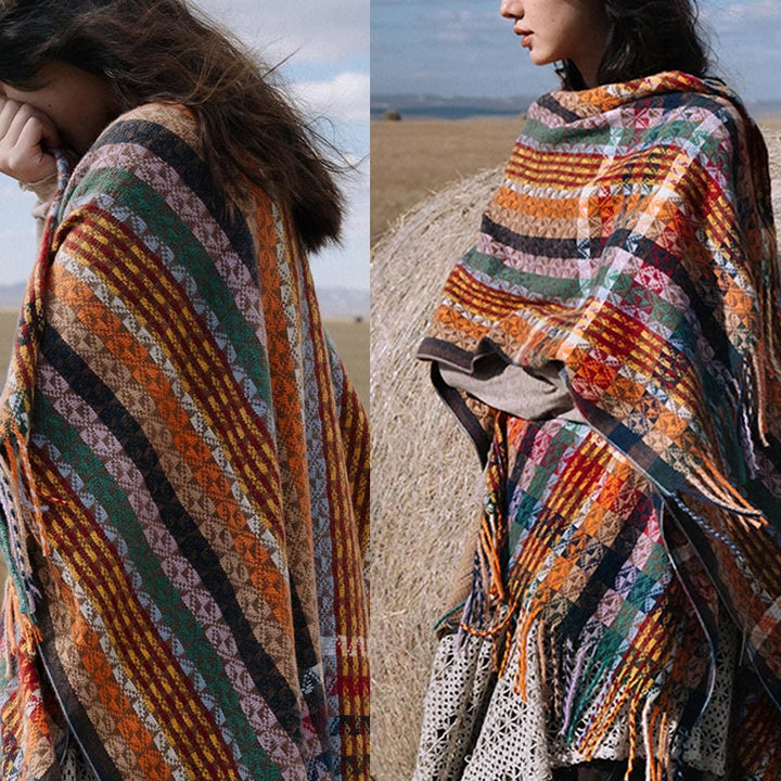 Écharpe douce à rayures colorées et pompons en Buddha Stones tibétaines pour l'automne et l'hiver