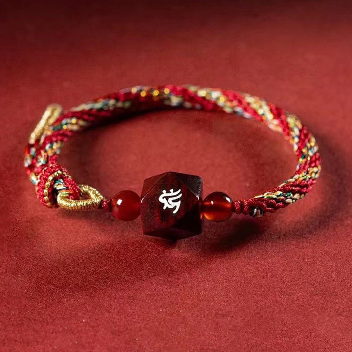 Buddha Stones Zodiaque chinois Bouddha natal Petite feuille Bois de santal rouge Bracelet de protection en fil rouge