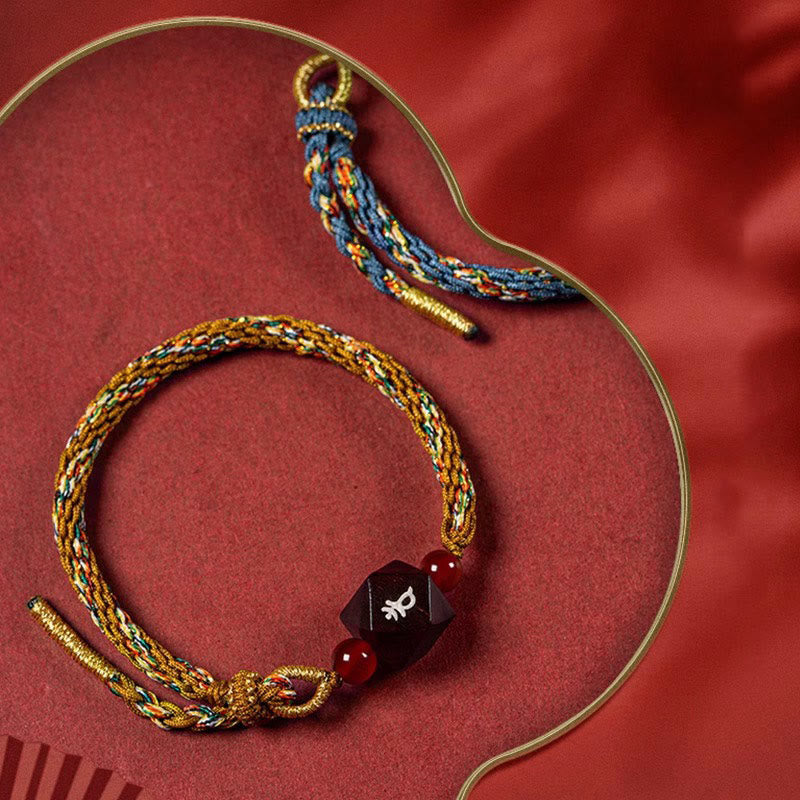 Buddha Stones Zodiaque chinois Bouddha natal Petite feuille Bois de santal rouge Bracelet de protection en fil rouge
