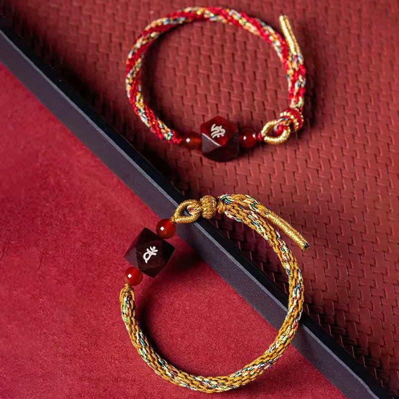 Buddha Stones Zodiaque chinois Bouddha natal Petite feuille Bois de santal rouge Bracelet de protection en fil rouge