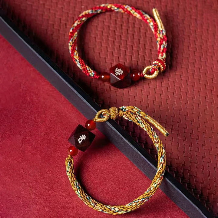 Buddha Stones Zodiaque chinois Bouddha natal Petite feuille Bois de santal rouge Bracelet de protection en fil rouge