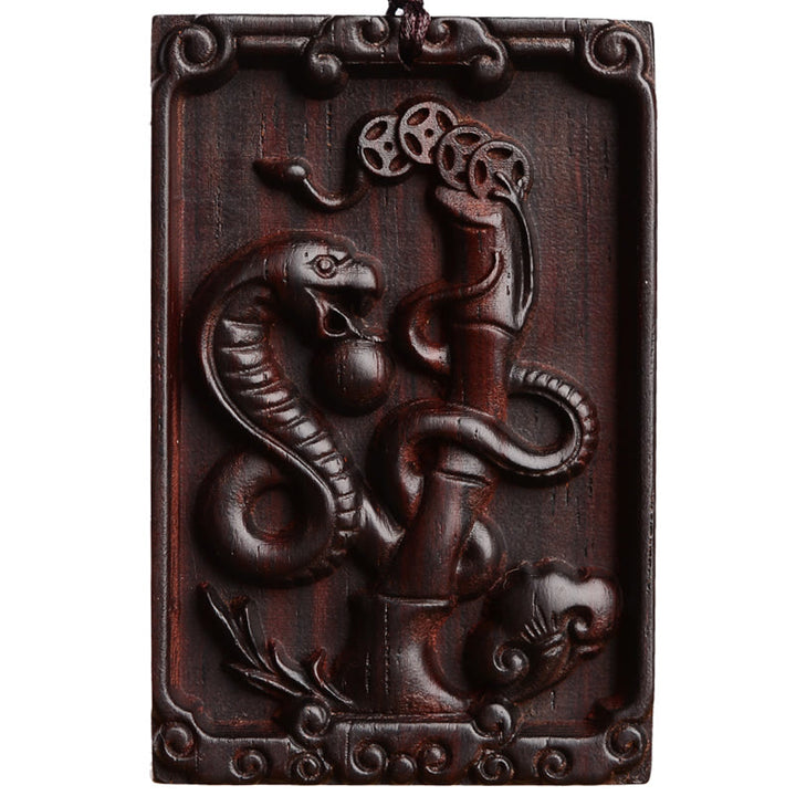Collier pendentif calme en bois de santal rouge avec petites feuilles du zodiaque chinois Buddha Stones