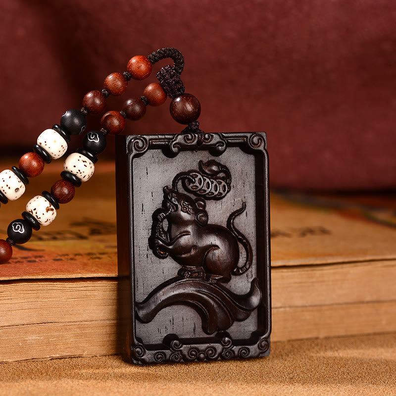 Collier pendentif calme en bois de santal rouge avec petites feuilles du zodiaque chinois Buddha Stones