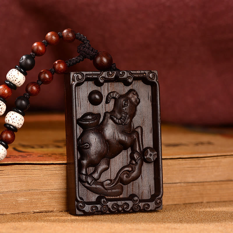 Collier pendentif calme en bois de santal rouge avec petites feuilles du zodiaque chinois Buddha Stones