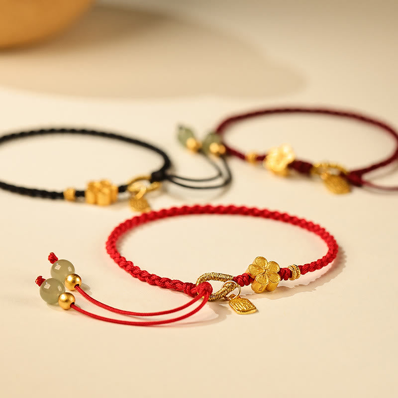 Bracelet porte-bonheur en Buddha Stones Hetian avec petites fleurs de pêcher et breloque en forme de personnage Fu