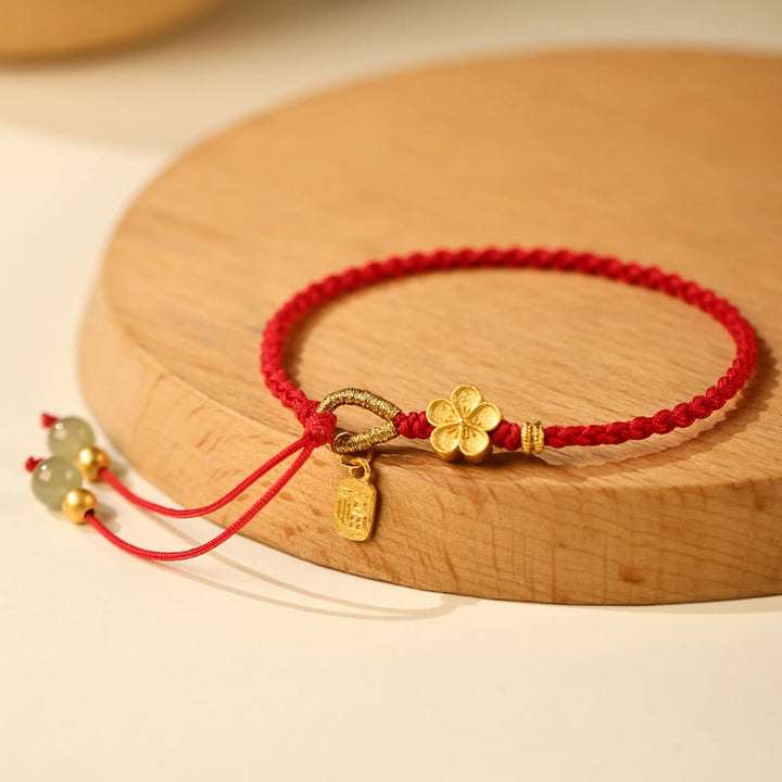 Bracelet porte-bonheur en Buddha Stones Hetian avec petites fleurs de pêcher et breloque en forme de personnage Fu