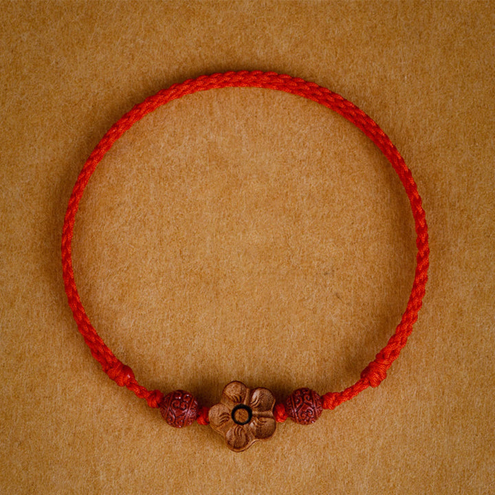 Bracelet de cheville en bois de pêcher et petites fleurs de pêcher en cinabre avec Buddha Stones