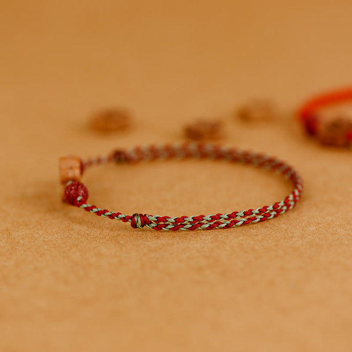 Bracelet de cheville en bois de pêcher et petites fleurs de pêcher en cinabre avec Buddha Stones