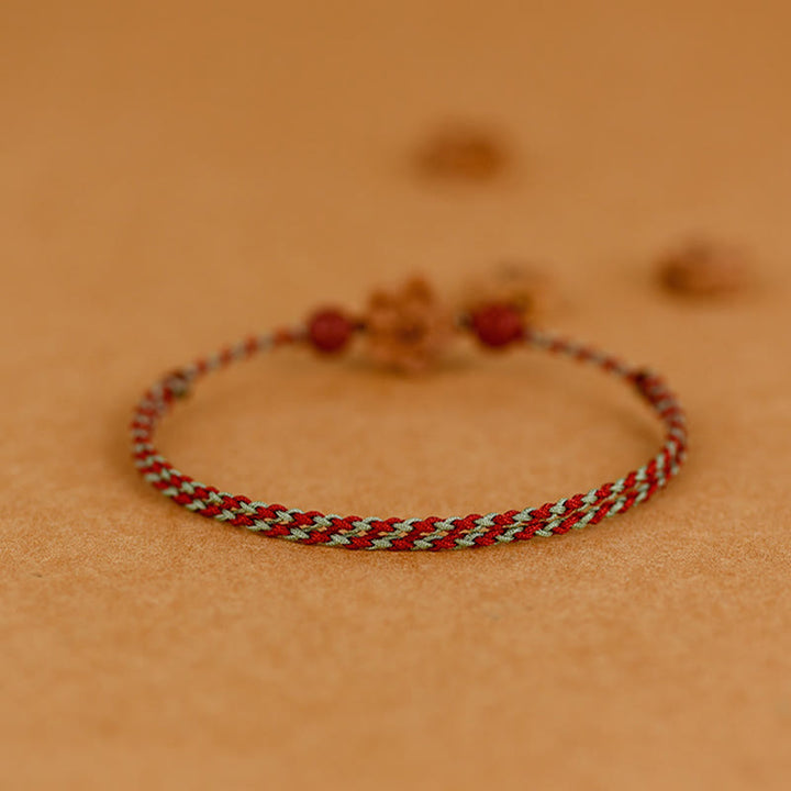 Bracelet de cheville en bois de pêcher et petites fleurs de pêcher en cinabre avec Buddha Stones