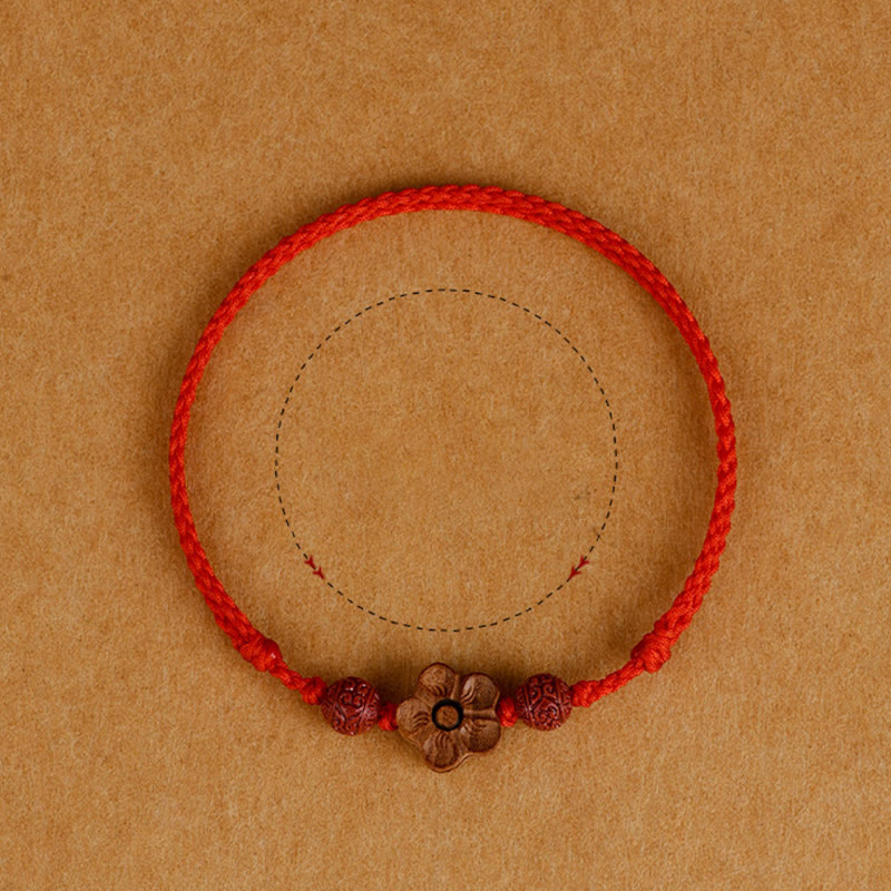 Bracelet de cheville en bois de pêcher et petites fleurs de pêcher en cinabre avec Buddha Stones