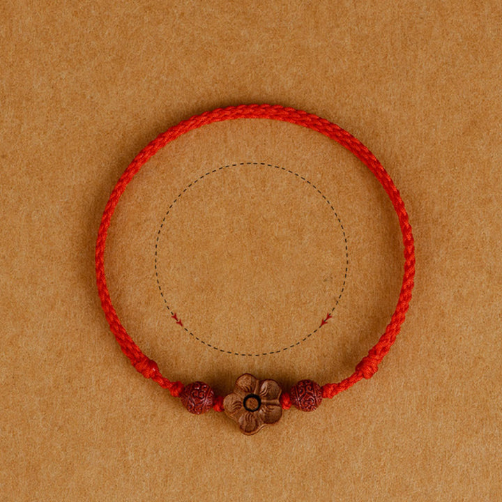 Bracelet de cheville en bois de pêcher et petites fleurs de pêcher en cinabre avec Buddha Stones