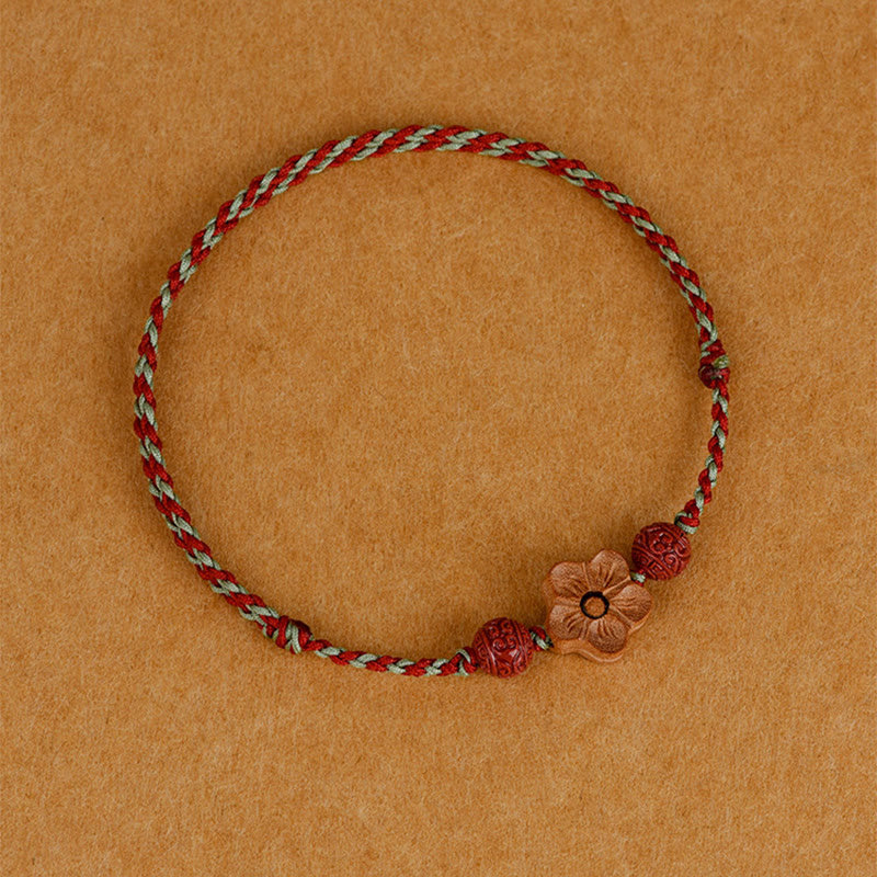 Bracelet de cheville en bois de pêcher et petites fleurs de pêcher en cinabre avec Buddha Stones