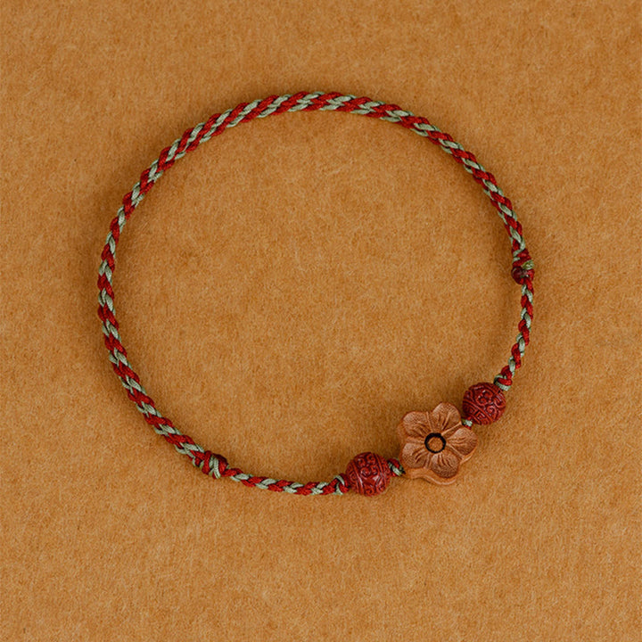 Bracelet de cheville en bois de pêcher et petites fleurs de pêcher en cinabre avec Buddha Stones