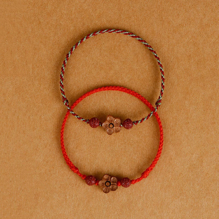 Bracelet de cheville en bois de pêcher et petites fleurs de pêcher en cinabre avec Buddha Stones