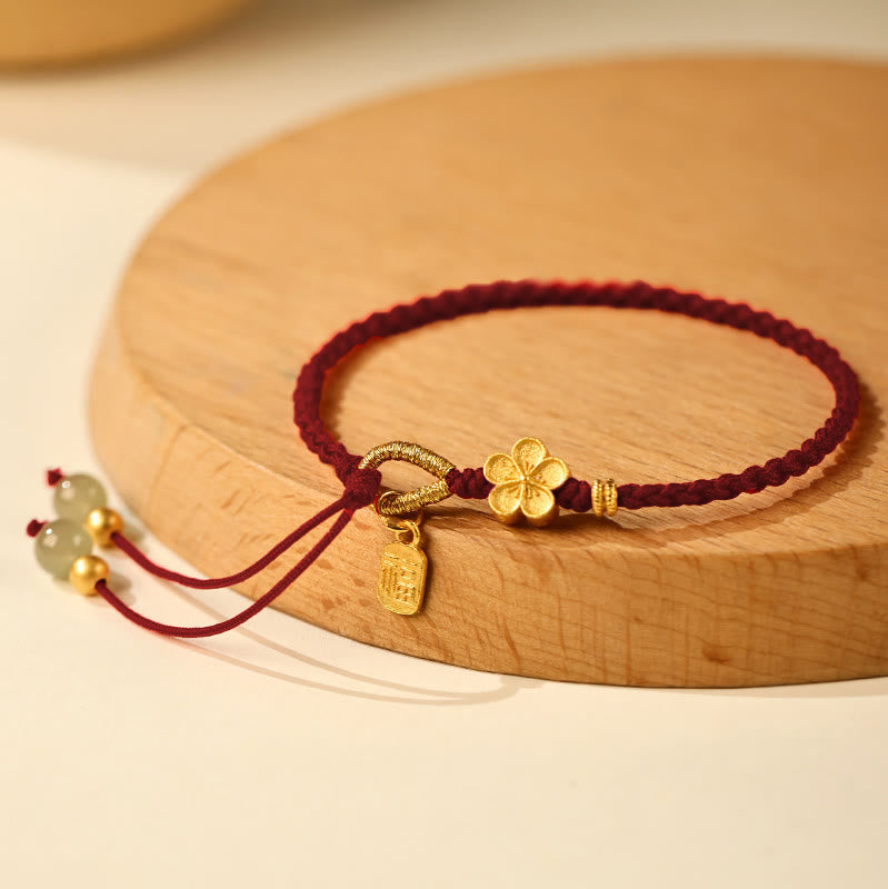 Bracelet porte-bonheur en Buddha Stones Hetian avec petites fleurs de pêcher et breloque en forme de personnage Fu