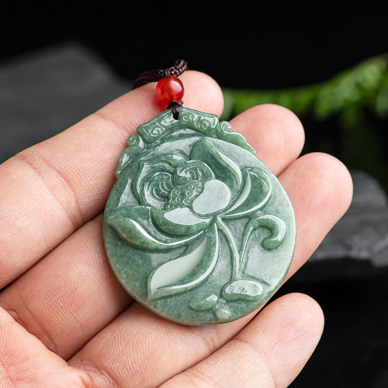 Collier pendentif en corde avec Buddha Stones rondes en jade à motif de lotus pour l'abondance et la prospérité