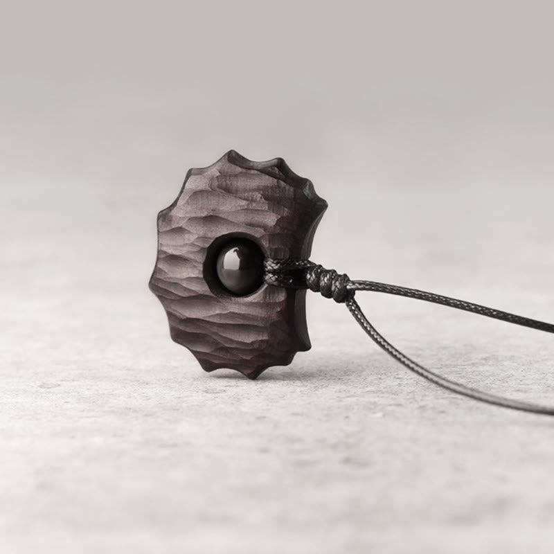 Collier pendentif en obsidienne en bois d'ébène et Buddha Stones de forme irrégulière pour la paix et le calme